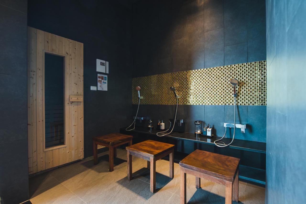 Akira Hotel Si Racha Exteriör bild